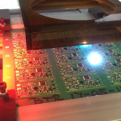 Separatore di pannelli di PCB laser offline 0,02 Precisione 335 mm