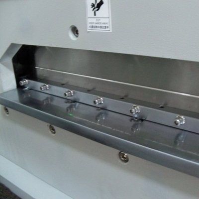 Macchina di taglio in V per PCB di taglio in 450 mm PCBA, FR4, LED linght bar, Alum board