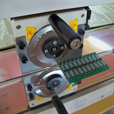 Macchina di taglio per PCB manuale accurata ed economica Spessore di taglio 0,6 ~ 3,5 mm