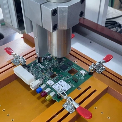 Alta precisione 3 assi Desktop PCB Router Machine per 0,02 mm di ripetibilità del sistema di azionamento