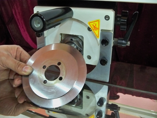 Disponibilità regolabile e taglio senza preoccupazioni con la macchina di separazione PCB