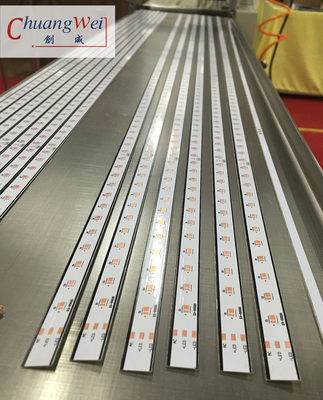 Macchina per la depannellazione di PCB multi-blade per pannelli a LED in fibra di cartone FR4 di substrato in alluminio