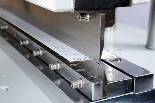 Dispositivo per la ripartizione dei pannelli di PCB a V-Cut per componenti alti fino a 1 pollice