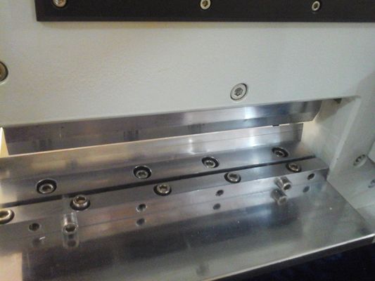 Macchina per il taglio di PCB V per substrato di alluminio 220V RUV Pneumatica