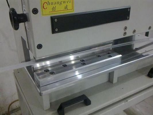Macchina per il taglio di PCB V per substrato di alluminio 220V RUV Pneumatica