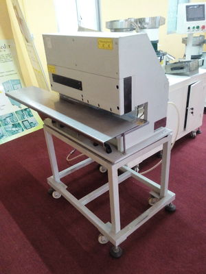 GMC L780mm ha motorizzato il PWB lineare V della lama ha tagliato la taglierina del taglio della macchina/PWB