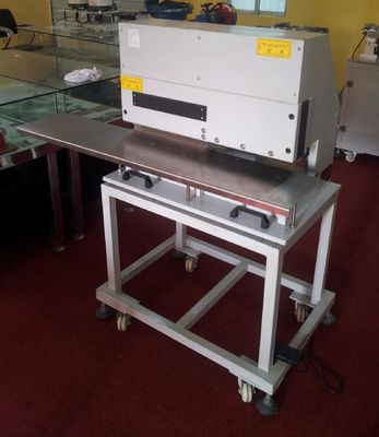 La macchina pneumaticamente guidata del separatore del PWB FR4, ha motorizzato la macchina CWVC-3 del PWB Depaneling